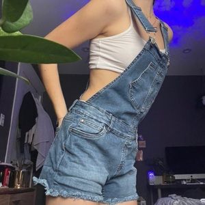 SOLD - Denim overall shorts size S